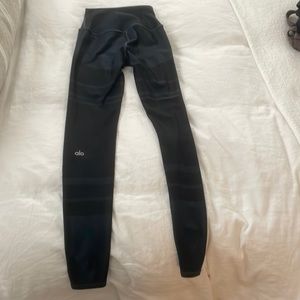 Alo yoga leggings size xs glossy